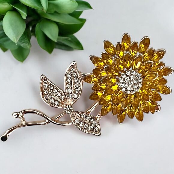 unknown Jewelry - Luxury Sunflower Brooch Pin with Shiny Rhinestones - Fashion Accessory
